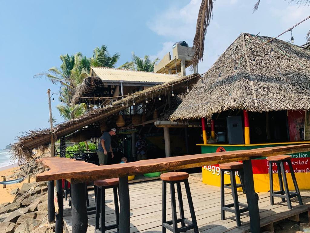 Backpack Beach Hostel & Reggae Bar Boossa Exterior photo