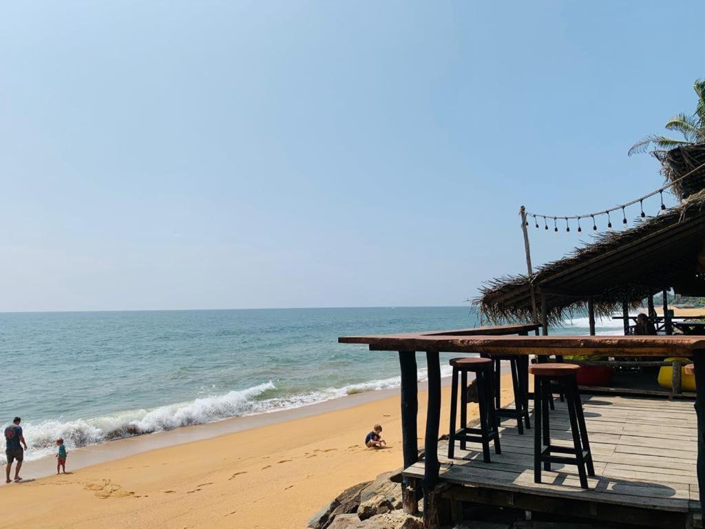 Backpack Beach Hostel & Reggae Bar Boossa Exterior photo