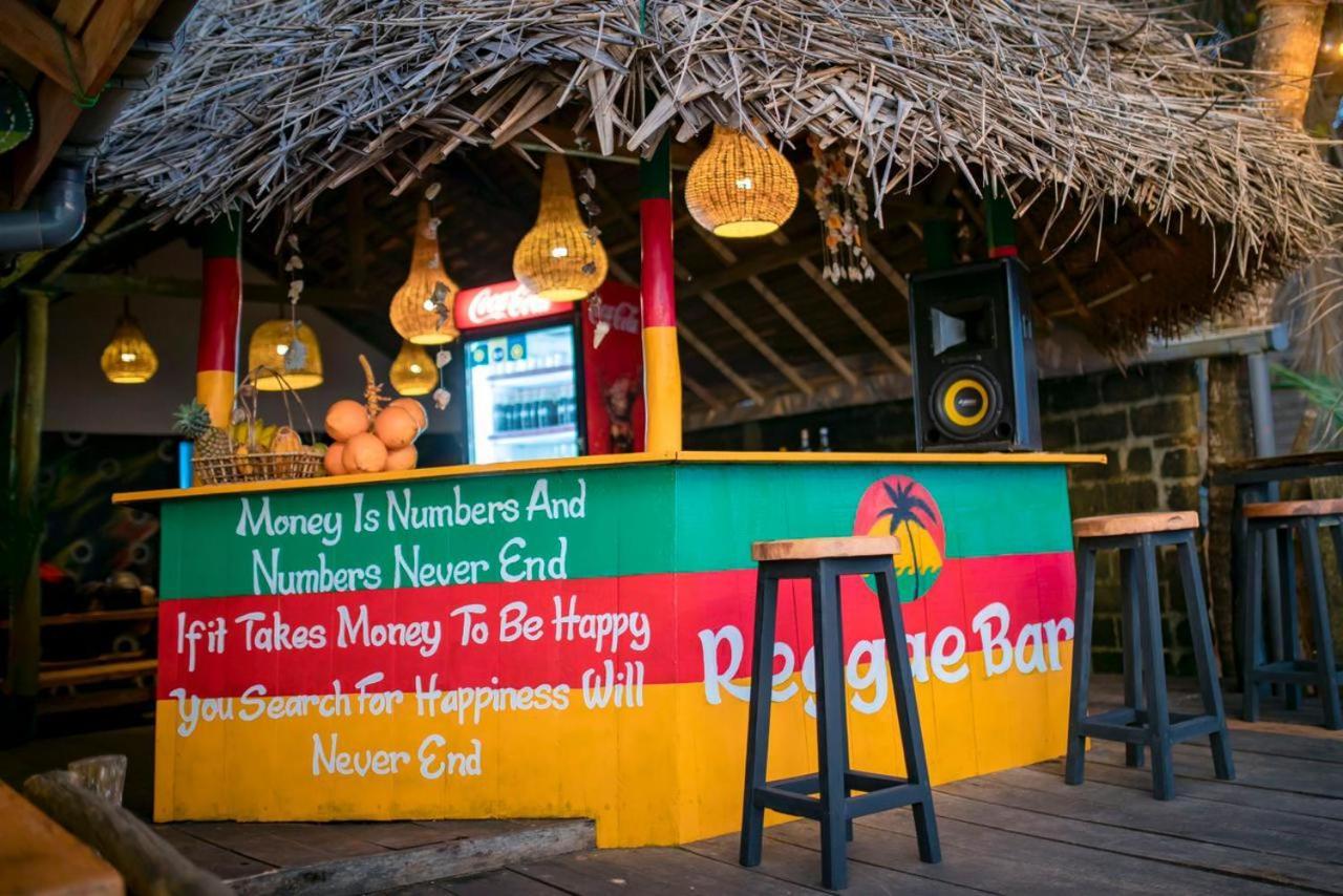 Backpack Beach Hostel & Reggae Bar Boossa Exterior photo