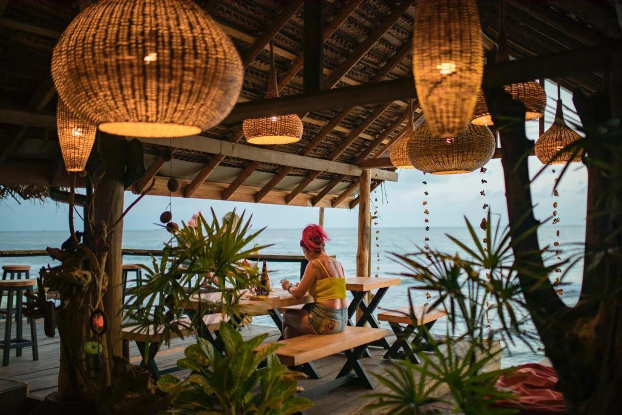 Backpack Beach Hostel & Reggae Bar Boossa Exterior photo