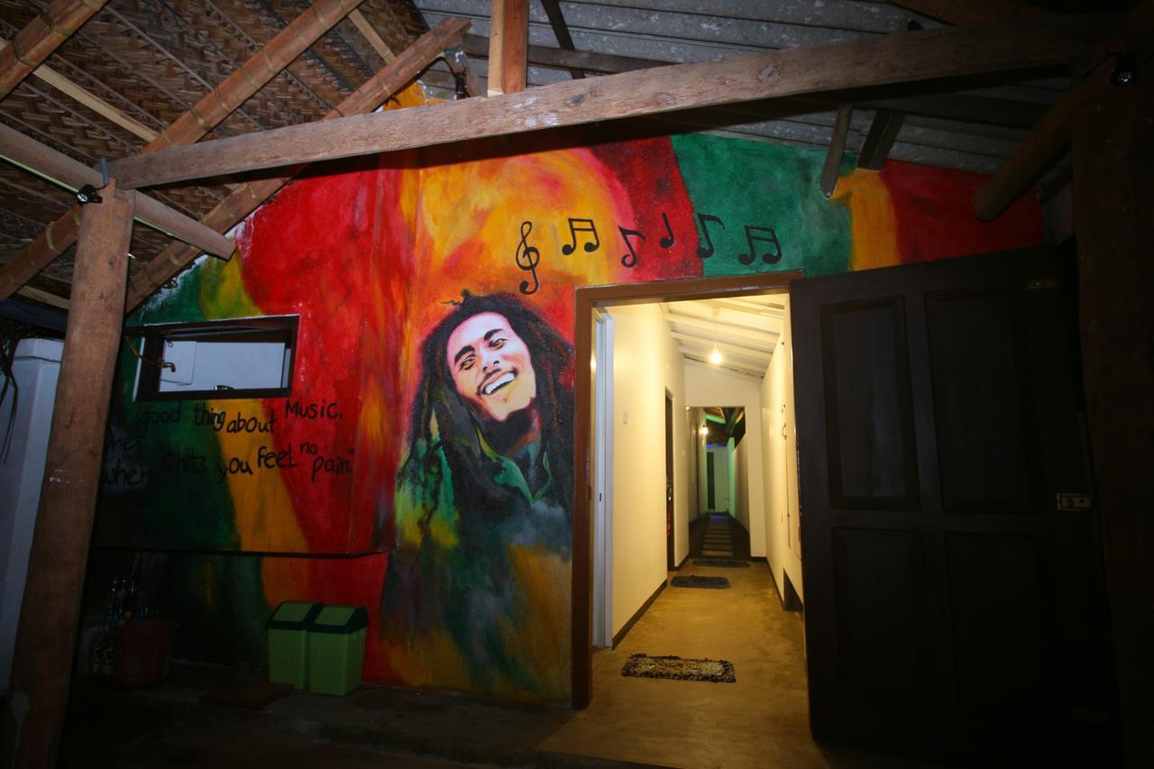 Backpack Beach Hostel & Reggae Bar Boossa Exterior photo
