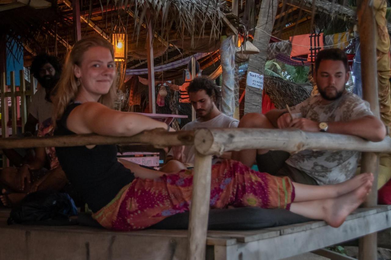 Backpack Beach Hostel & Reggae Bar Boossa Exterior photo